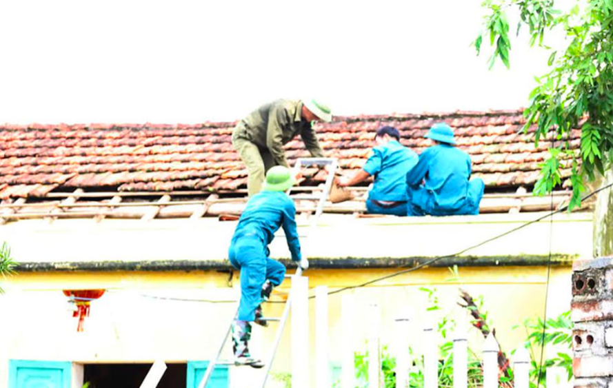 Hỗ trợ nhân dân bị ảnh hưởng do cơn lốc xoáy gây ra. Hỗ trợ nhân dân bị ảnh hưởng do cơn lốc xoáy gây ra.