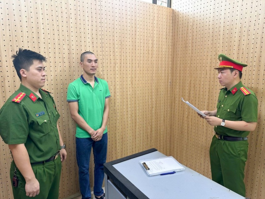 Đối tượng Thế tại cơ quan công an. Ảnh: CA Sơn La