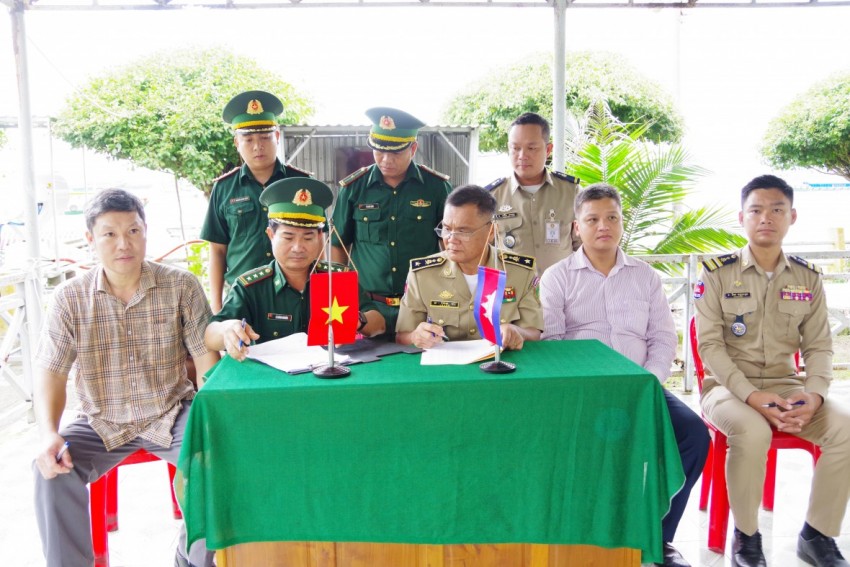 Campuchia trao trả 38 công dân Việt Nam qua Cửa khẩu quốc tế Thường Phước Campuchia trao trả 38 công dân Việt Nam qua Cửa khẩu quốc tế Thường Phước