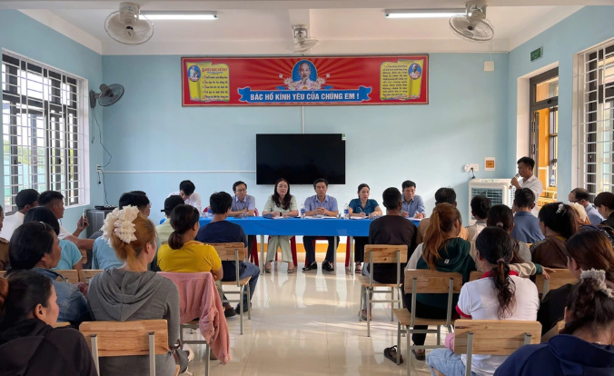 Buổi họp giữa lãnh đạo ngành giáo dục, chính quyền địa phương cùng nhà trường và phụ huynh Trường PTDT bán trú Tiểu học Kim Thủy