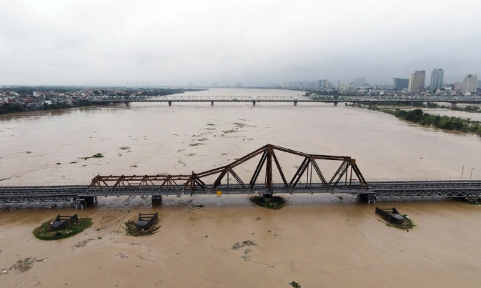 Nước lũ trên sông Hồng thời điểm tháng 9/2024 