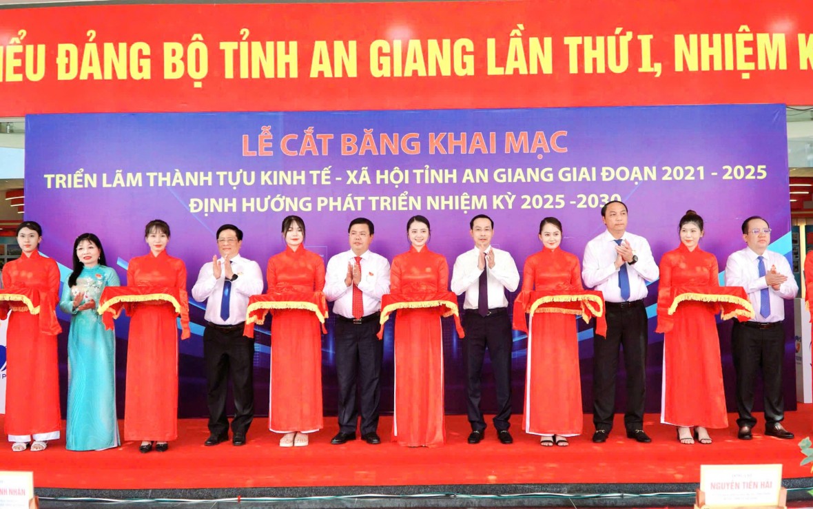 Khai mạc Triển lãm thành tựu kinh tế - xã hội chào mừng Đại hội đại biểu Đảng bộ tỉnh An Giang