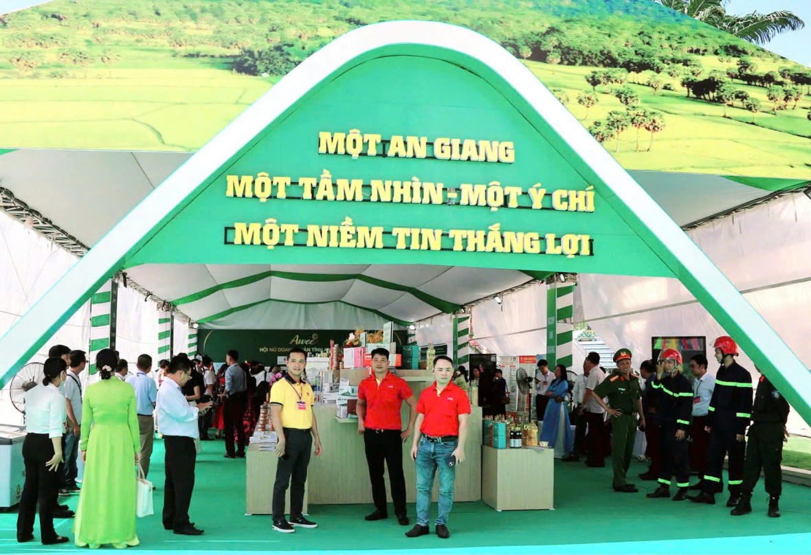 Đa sắc màu tại Triển lãm Thành tựu kinh tế - xã hội tỉnh An Giang Đa sắc màu tại Triển lãm Thành tựu kinh tế - xã hội tỉnh An Giang