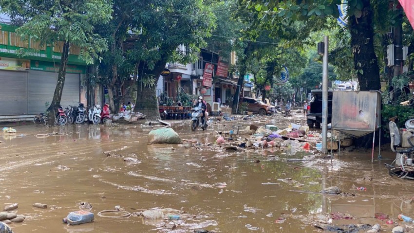 Tuyên Quang tích cực thu gom, xử lý rác thải sau mưa lũ