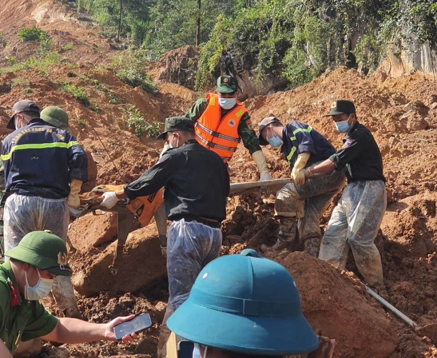 Thêm 2 thi thể trong vụ sạt lở đất tại xã Lũng Cú được tìm thấy Thêm 2 thi thể trong vụ sạt lở đất tại xã Lũng Cú được tìm thấy