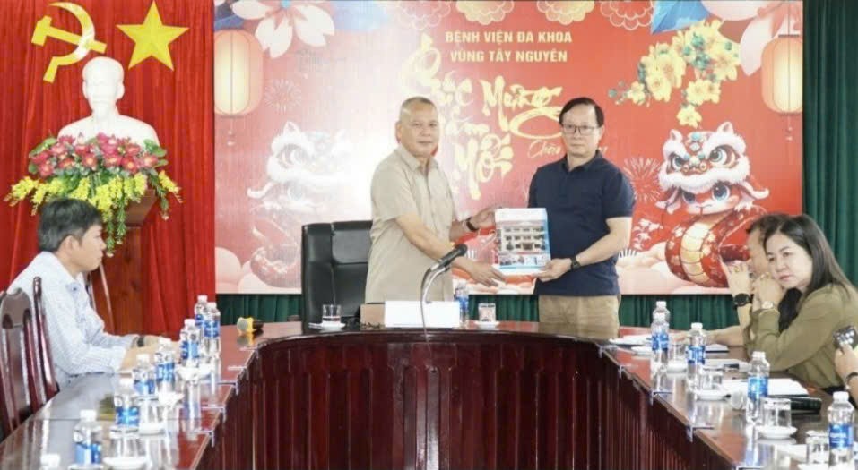 Bác sĩ Nguyễn Ngọc Thịnh được giao quyền điều hành Bệnh viện Đa khoa vùng Tây Nguyên Bác sĩ Nguyễn Ngọc Thịnh được giao quyền điều hành Bệnh viện Đa khoa vùng Tây Nguyên