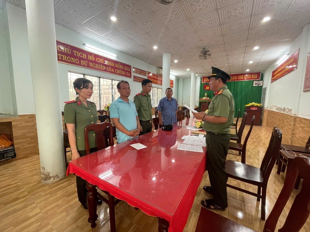 Bị khởi tổ, bắt giam về tội “Tổ chức cho người khác xuất cảnh trái phép” vì đánh bắt vi phạm IUU Bị khởi tổ, bắt giam về tội “Tổ chức cho người khác xuất cảnh trái phép” vì đánh bắt vi phạm IUU