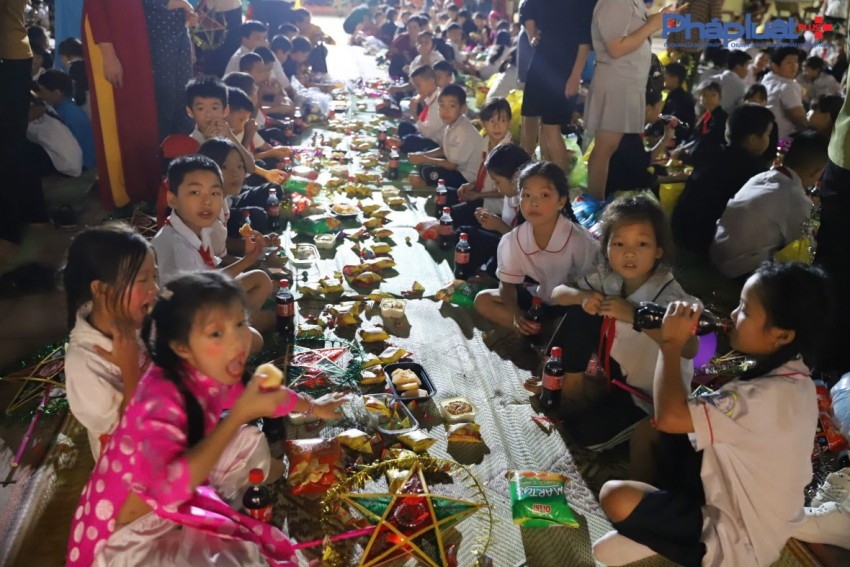 Rộn ràng không khi Tết Trung thu tại nhiều địa phương tại Quảng Ninh