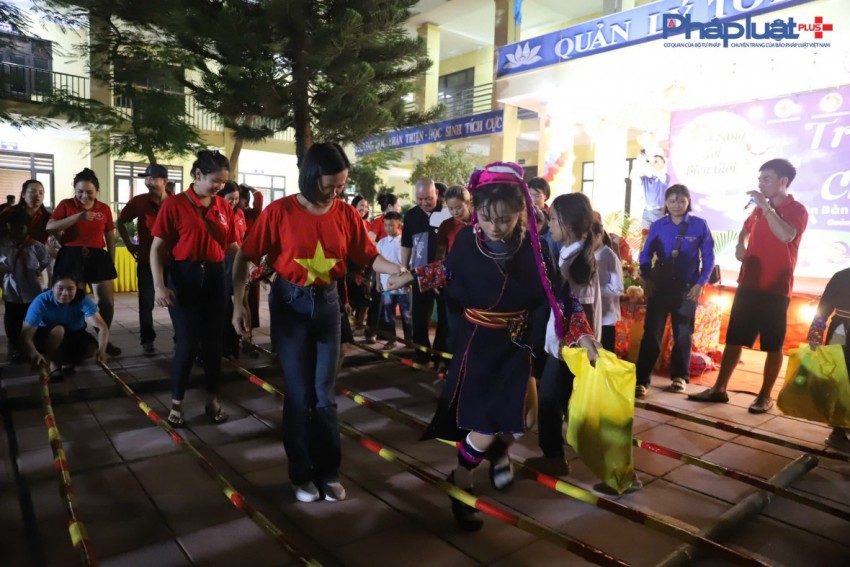 Rộn ràng không khi Tết Trung thu tại nhiều địa phương tại Quảng Ninh