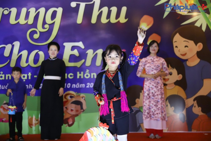 Rộn ràng không khi Tết Trung thu tại nhiều địa phương tại Quảng Ninh