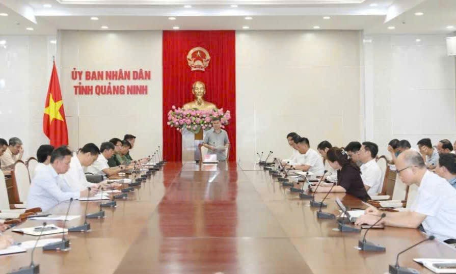 Quảng Ninh họp khẩn ứng phó bão số 11, quyết tâm không để thiệt hại về người