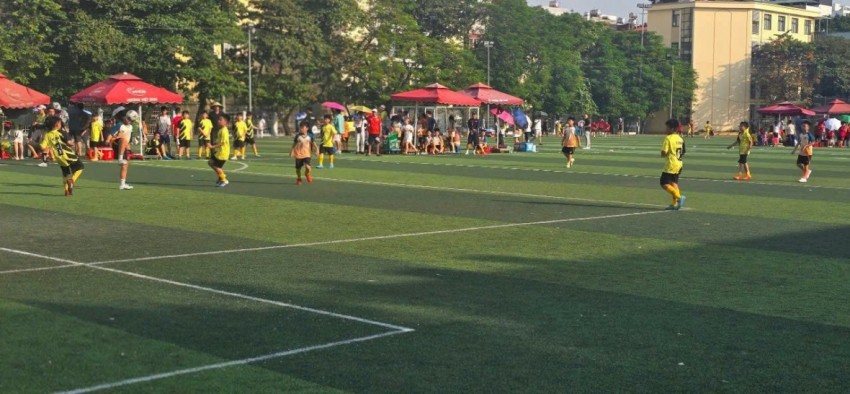 Trường tiểu học Dịch Vọng A khai mạc “Giải bóng đá học sinh lần thứ VI năm học 2025-2026