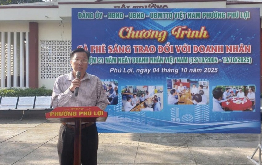 Ông Nguyễn Duy – Phó Chủ tịch UBND phường Phú Lợi. Ông Nguyễn Duy – Phó Chủ tịch UBND phường Phú Lợi.