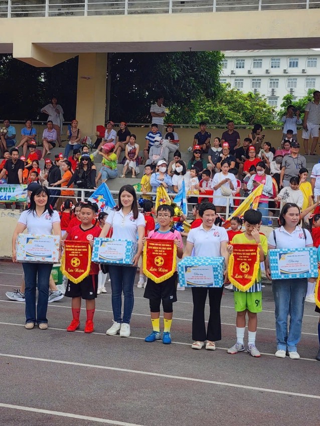 Giải bóng đá Trường Tiểu học Dịch Vọng A: Đội bóng lớp 5G tiếp tục bảo vệ ngôi vương