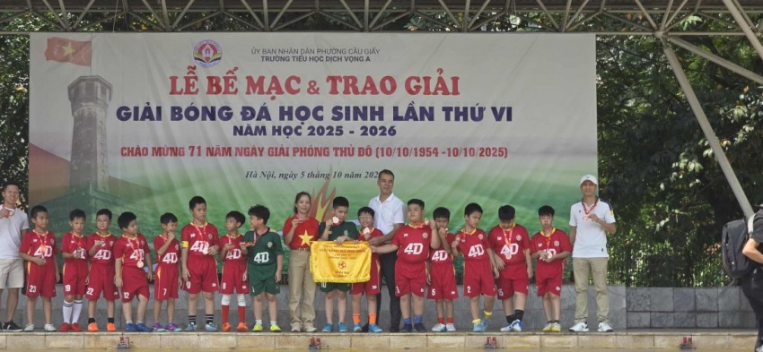 Giải bóng đá Trường Tiểu học Dịch Vọng A: Đội bóng lớp 5G tiếp tục bảo vệ ngôi vương