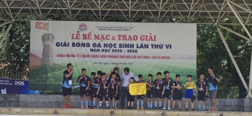 Giải bóng đá Trường Tiểu học Dịch Vọng A: Đội bóng lớp 5G tiếp tục bảo vệ ngôi vương