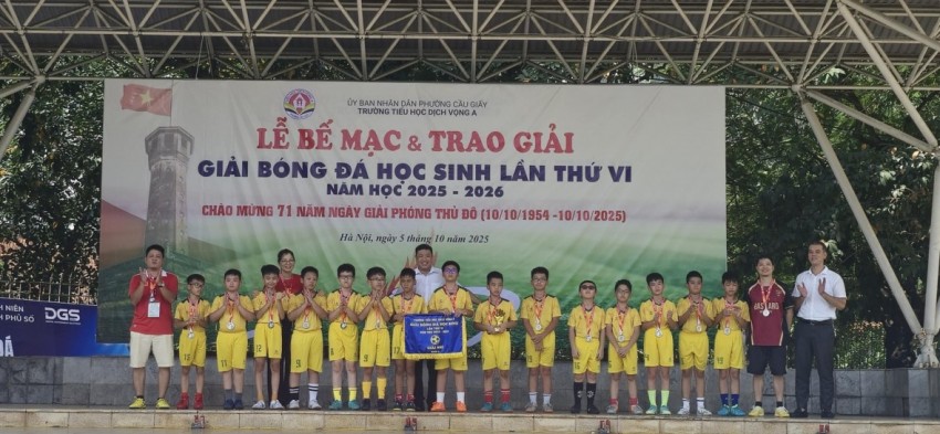 Giải bóng đá Trường Tiểu học Dịch Vọng A: Đội bóng lớp 5G tiếp tục bảo vệ ngôi vương