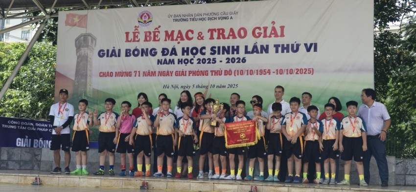 Giải bóng đá Trường Tiểu học Dịch Vọng A: Đội bóng lớp 5G tiếp tục bảo vệ ngôi vương