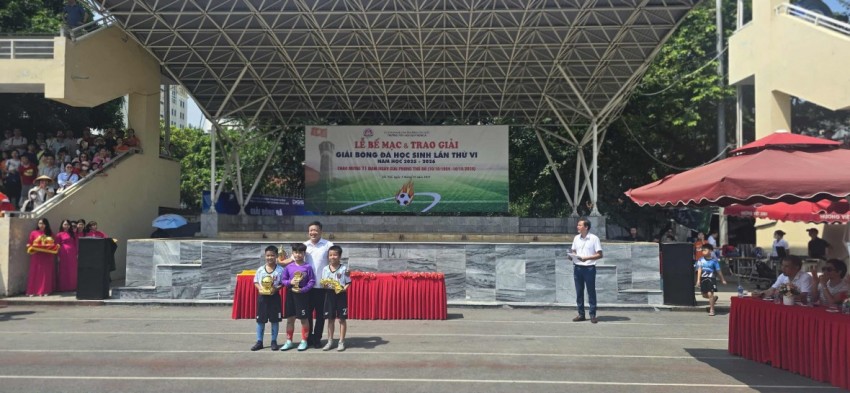 Giải bóng đá Trường Tiểu học Dịch Vọng A: Đội bóng lớp 5G tiếp tục bảo vệ ngôi vương