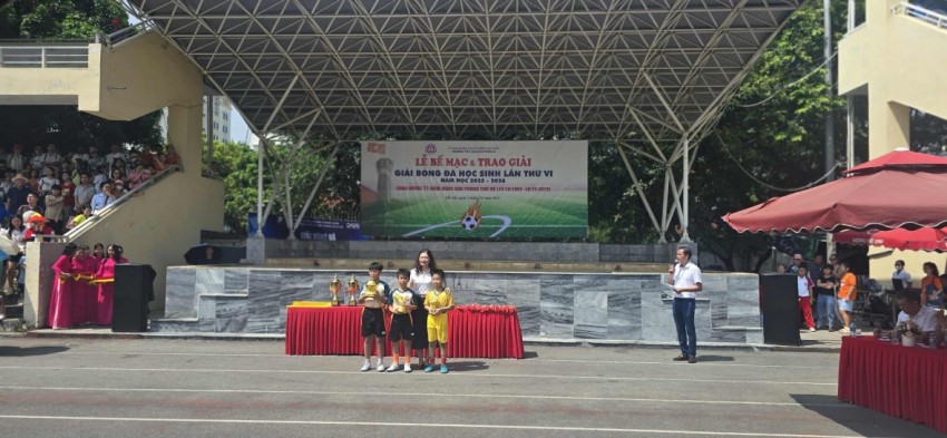 Giải bóng đá Trường Tiểu học Dịch Vọng A: Đội bóng lớp 5G tiếp tục bảo vệ ngôi vương