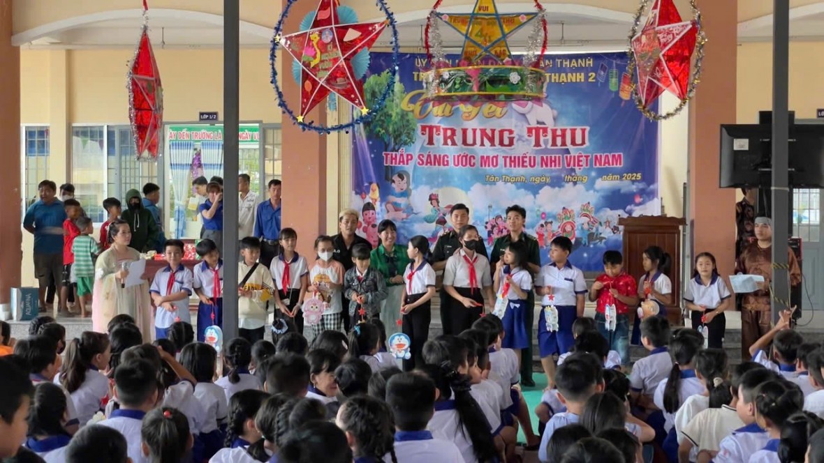 Bộ đội Biên phòng An Giang mang Trung thu ấm áp đến biên giới và hải đảo