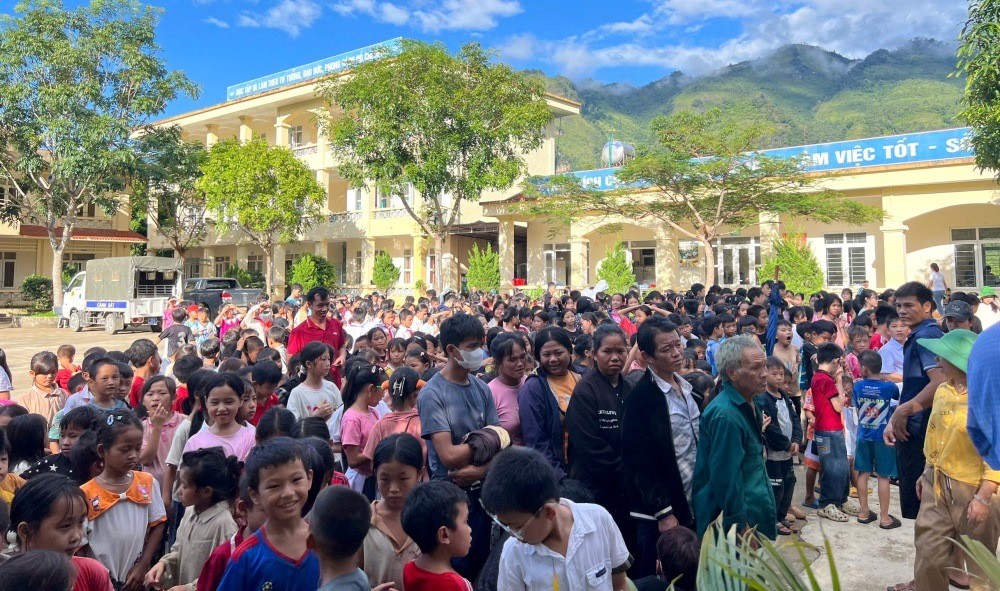 Trung thu ấm áp của trẻ em nơi rẻo cao Lai Châu