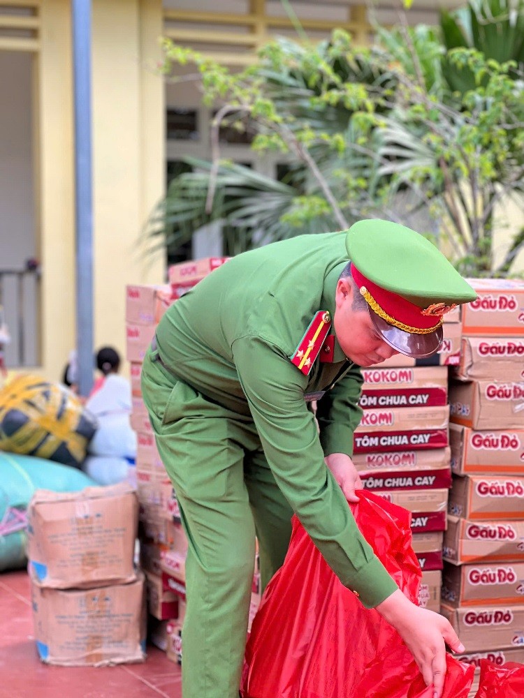 Trung thu ấm áp của trẻ em nơi rẻo cao Lai Châu