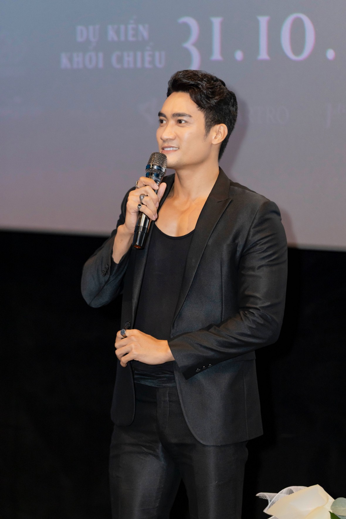 Sao phim “Mưa đỏ” tái xuất