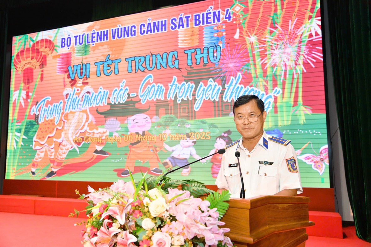 Ấm áp “Trung thu muôn sắc - Gom trọn yêu thương” tại BTL Vùng Cảnh sát biển 4