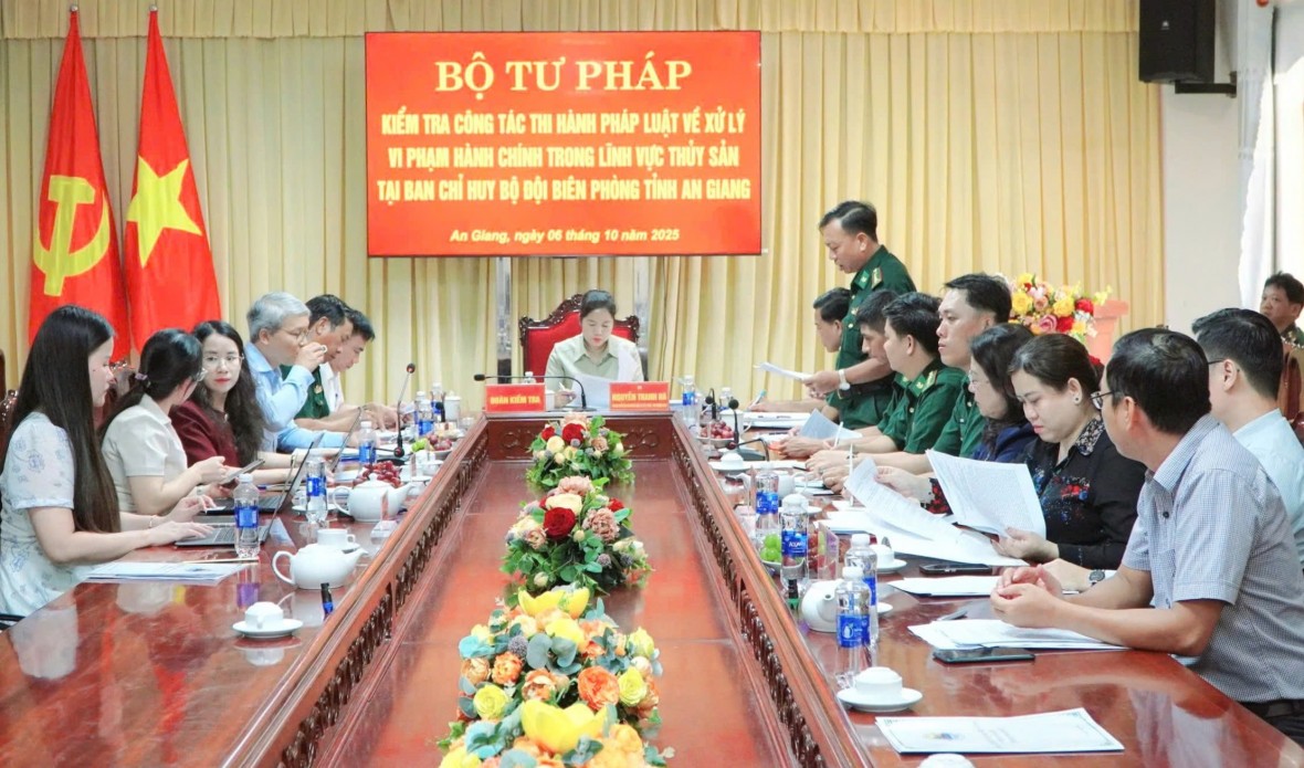 Đoàn công tác Bộ Tư pháp kiểm tra công tác thi hành pháp luật về thủy sản tại BĐBP An Giang Đoàn công tác Bộ Tư pháp kiểm tra công tác thi hành pháp luật về thủy sản tại BĐBP An Giang