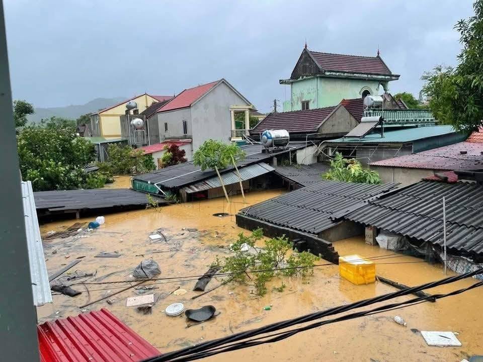 Tỉnh Nghệ An bị thiệt hại nghiêm trong do mưa bão, lũ lụt. Tỉnh Nghệ An bị thiệt hại nghiêm trong do mưa bão, lũ lụt.