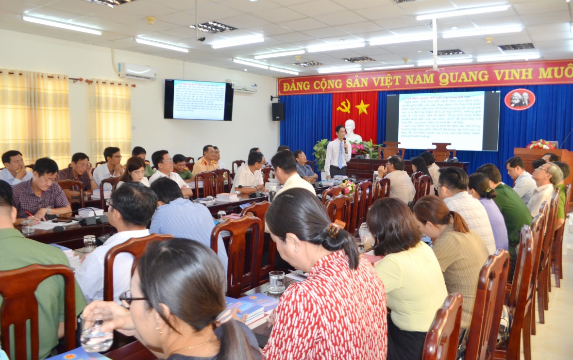 Cà Mau: Triển khai các Luật mới, đưa pháp luật nhanh chóng vào cuộc sống Cà Mau: Triển khai các Luật mới, đưa pháp luật nhanh chóng vào cuộc sống