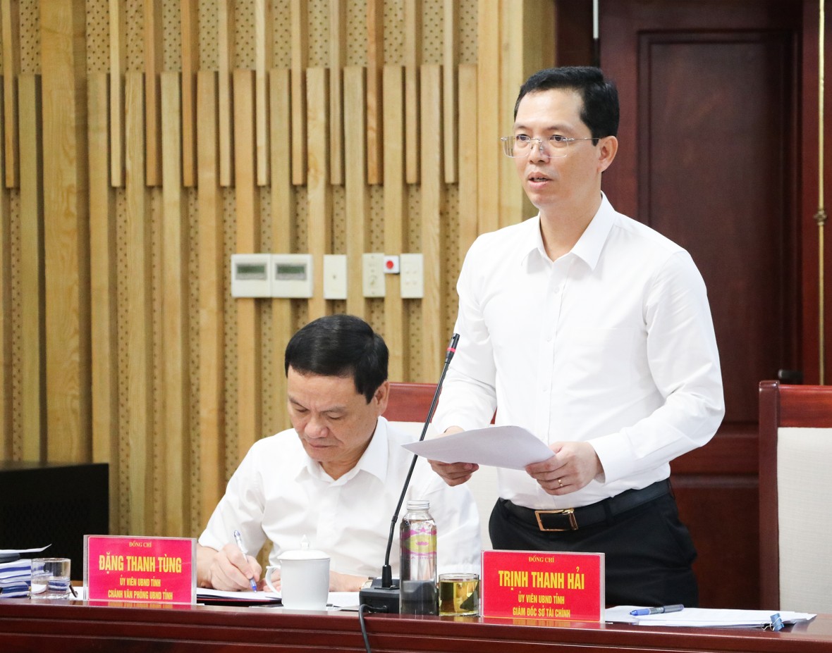 Giám đốc Sở Tài chính Nghệ An Trịnh Thanh Hải báo cáo tình hình kinh tế - xã hội 9 tháng đầu năm 2025. Giám đốc Sở Tài chính Nghệ An Trịnh Thanh Hải báo cáo tình hình kinh tế - xã hội 9 tháng đầu năm 2025.