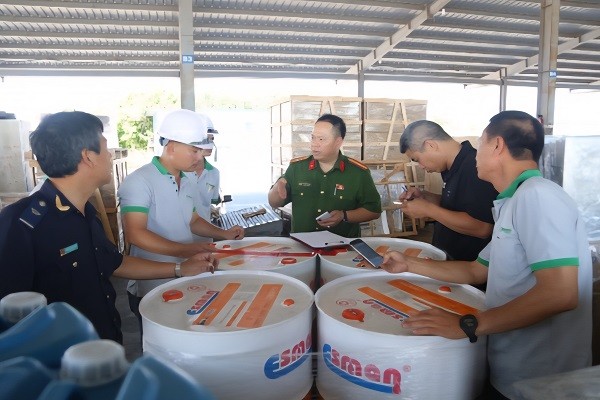 Triệt phá đường dây buôn lậu ở vùng biên Móng Cái Triệt phá đường dây buôn lậu ở vùng biên Móng Cái