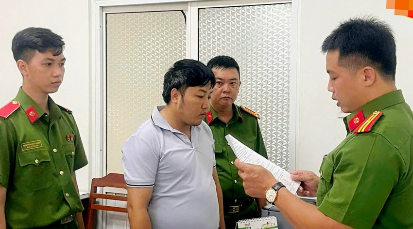 Đối tượng Châu Văn Hậu tại cơ quan công an. 