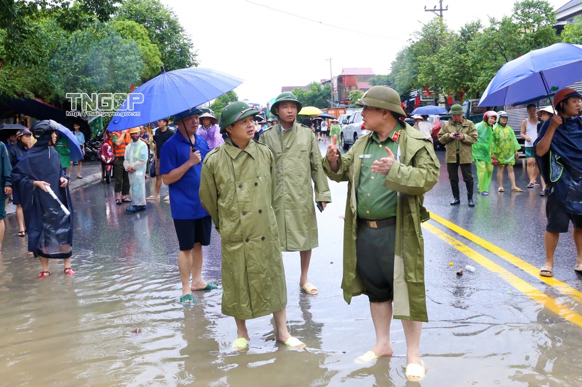 Thái Nguyên họp khẩn trong đêm, chỉ đạo tập trung ứng phó, khắc phục hậu quả cơn bão số 11