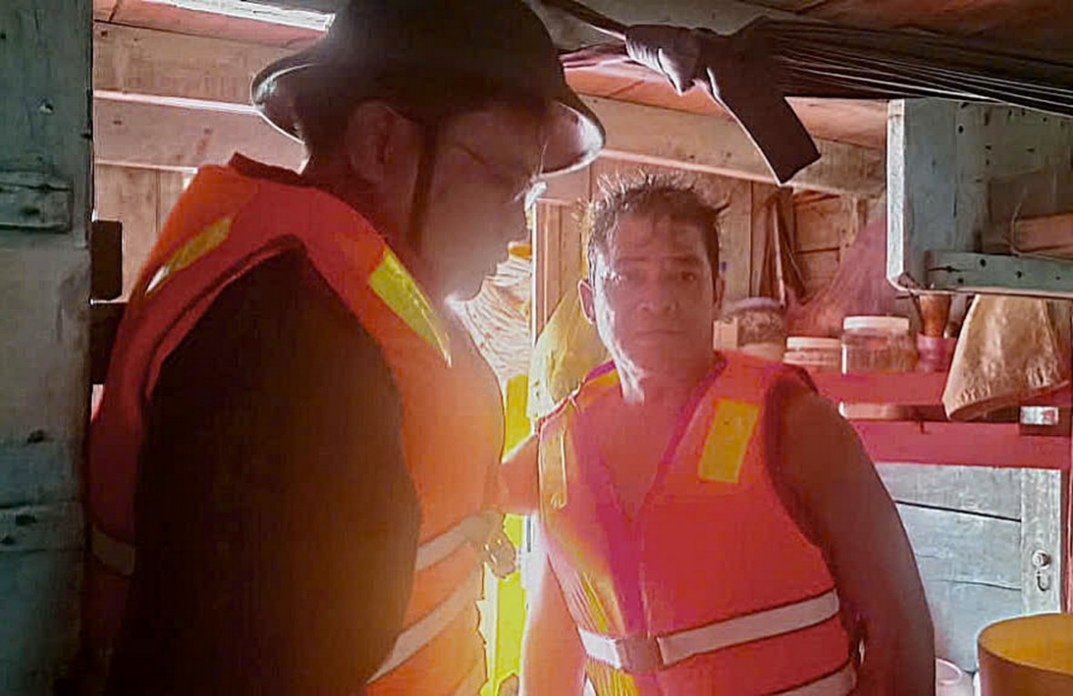 Đồn Biên phòng Khánh Tiến kịp thời cứu vớt thuyền viên bị chìm tàu trên biển Đồn Biên phòng Khánh Tiến kịp thời cứu vớt thuyền viên bị chìm tàu trên biển