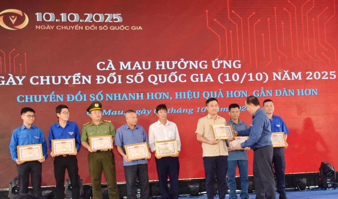 Cà Mau hưởng ứng Ngày Chuyển đổi số quốc gia 2025: Quyết tâm thúc đẩy phát triển số toàn diện Cà Mau hưởng ứng Ngày Chuyển đổi số quốc gia 2025: Quyết tâm thúc đẩy phát triển số toàn diện