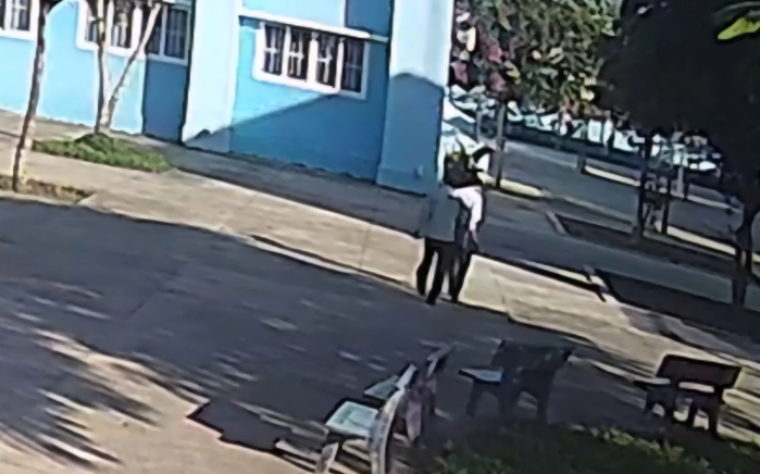 Bộ GD-ĐT yêu cầu xử lý vụ thầy giáo bóp cổ đồng nghiệp ngay trong trường