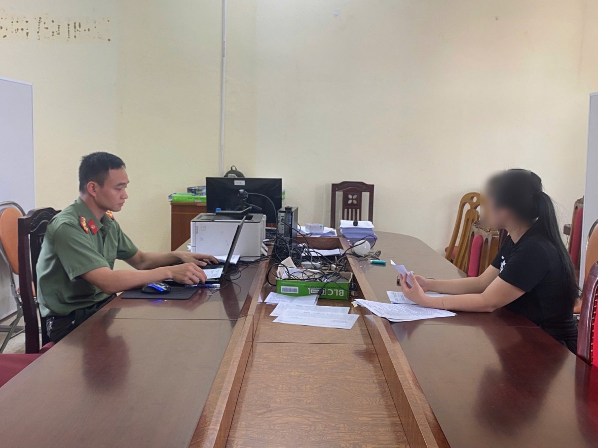 Chia sẻ hình ảnh có logo trang đánh bạc, cô gái ở Quảng Ninh trả giá bằng tiền phạt