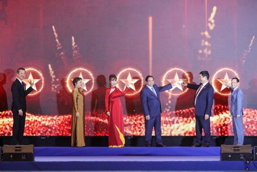 Thủ tướng Phạm Minh Chính: Doanh nghiệp tư nhân phải vươn xa ra biển lớn