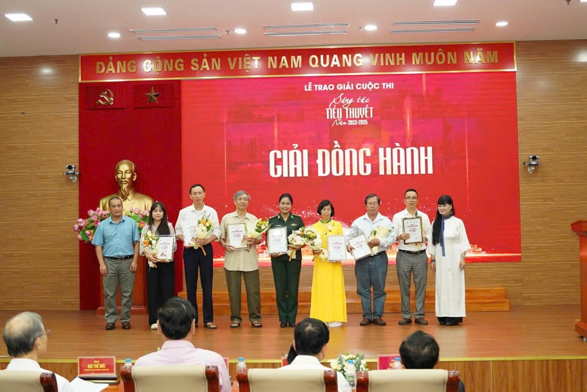 Trao giải Cuộc thi Sáng tác Tiểu thuyết Thời báo Văn học nghệ thuật lần thứ I