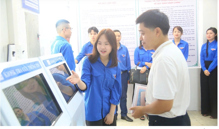 Hàng trăm nghìn tình nguyện viên hỗ trợ chính quyền địa phương 2 cấp