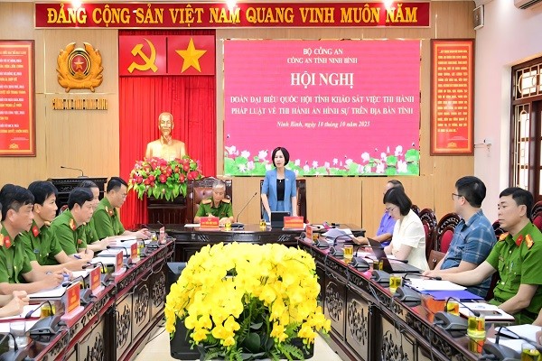 Khảo sát việc thi hành pháp luật hình sự tại Trại giam Nam Hà (C10) và Công an tỉnh Ninh Bình