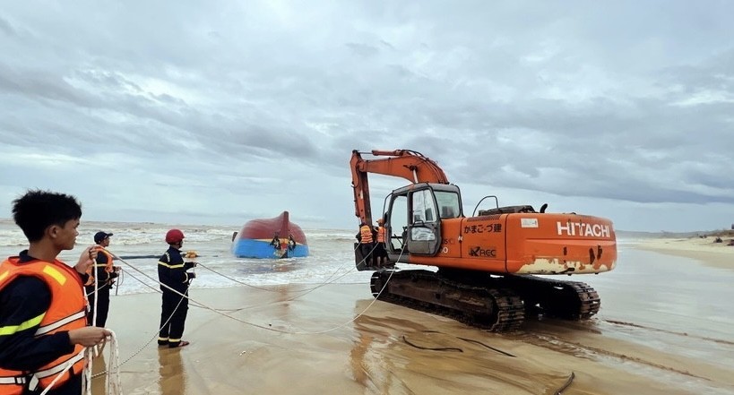Dồn lực tìm kiếm nạn nhân và điều tra nguyên nhân vụ chìm hai tàu cá khiến 9 người thương vong Dồn lực tìm kiếm nạn nhân và điều tra nguyên nhân vụ chìm hai tàu cá khiến 9 người thương vong