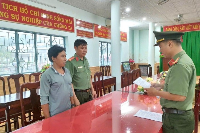 Khởi tố đối tượng tổ chức cho người khác xuất cảnh trái phép Khởi tố đối tượng tổ chức cho người khác xuất cảnh trái phép