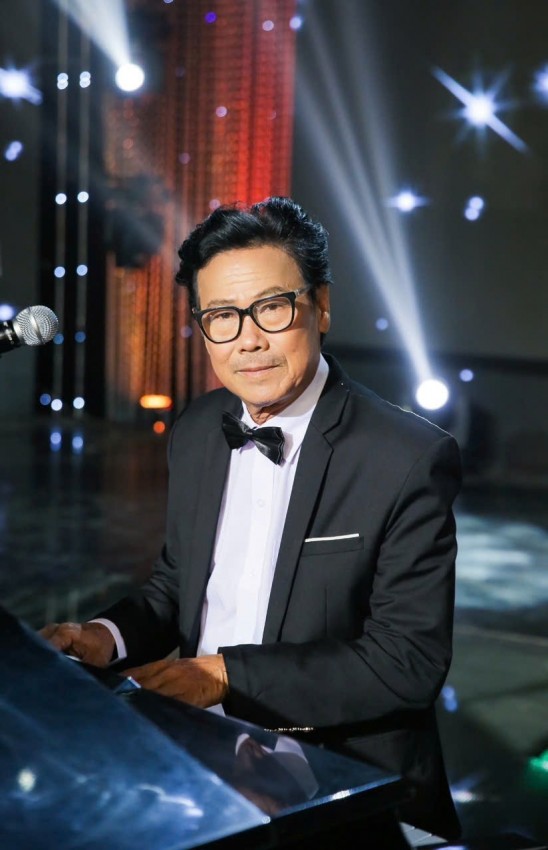 Ngồi với Cao Minh một chiều cuối tuần, nghe anh kể, nghe anh hát, tôi hiểu rằng: ca sĩ ưu tú không chỉ là danh hiệu — đó là hành trình.