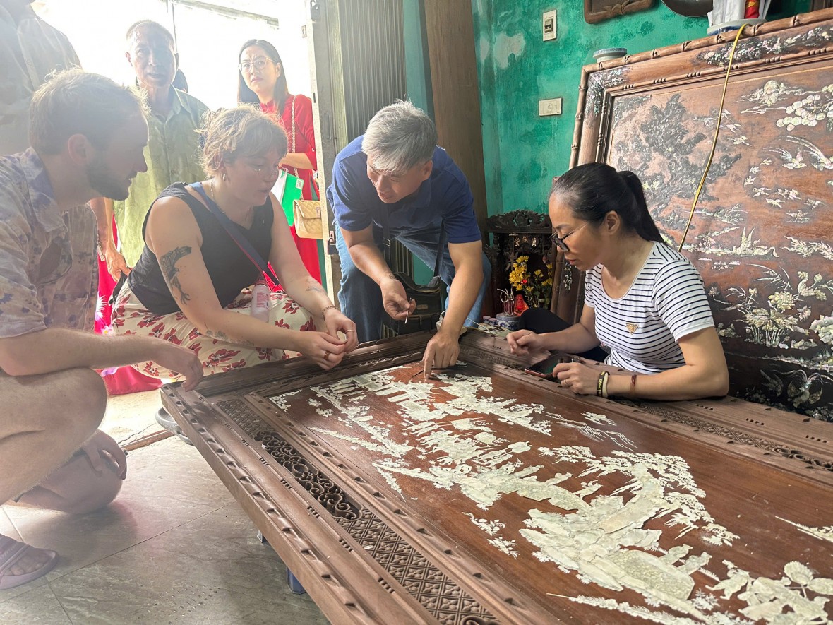 Hà Nội nỗ lực liên kết phát triển thiết kế với các sản phẩm khảm trai sơn mài