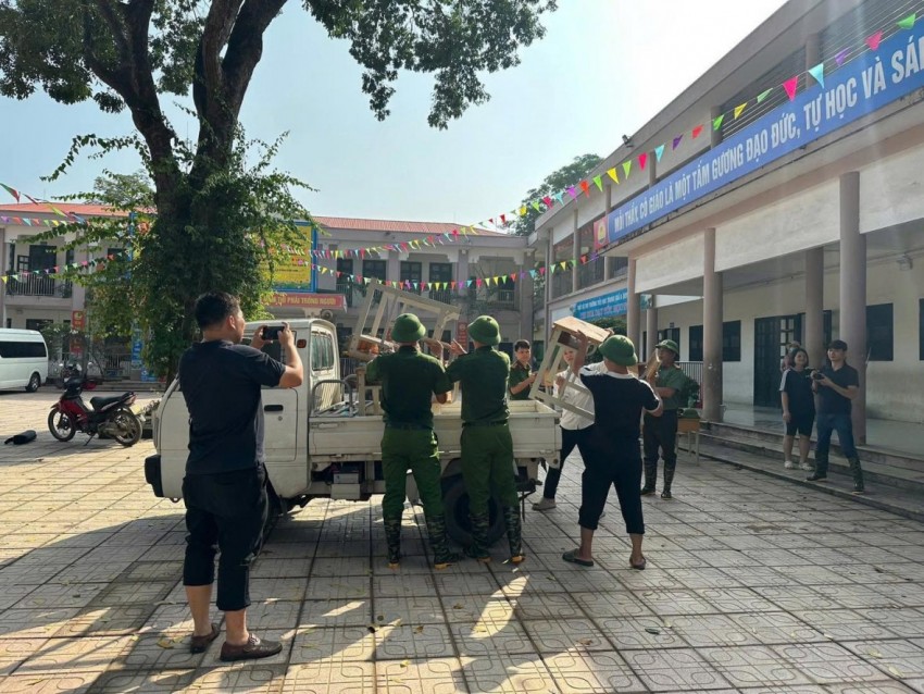 Công an Hà Nội huy động gần 400 chiến sĩ hỗ trợ nhân dân khắc phục hậu quả bão lũ