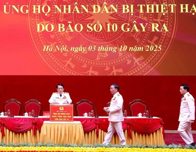 Bộ Công an ủng hộ 28 tỷ đồng hỗ trợ nhân dân 8 địa phương thiệt hại do bão lũ